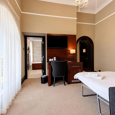 The Victoria Hotel, Bradford By Sunday 4*