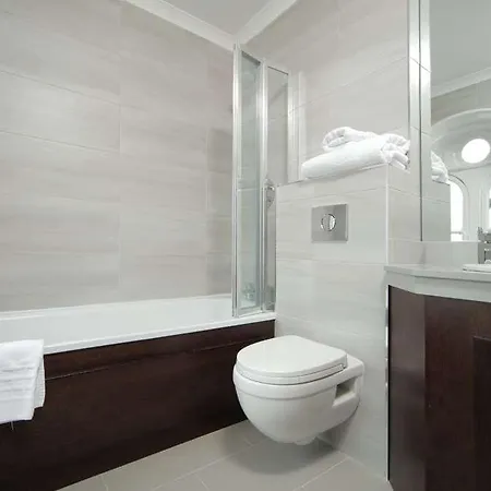 Great Victoria 4* Bradford (West Yorkshire)